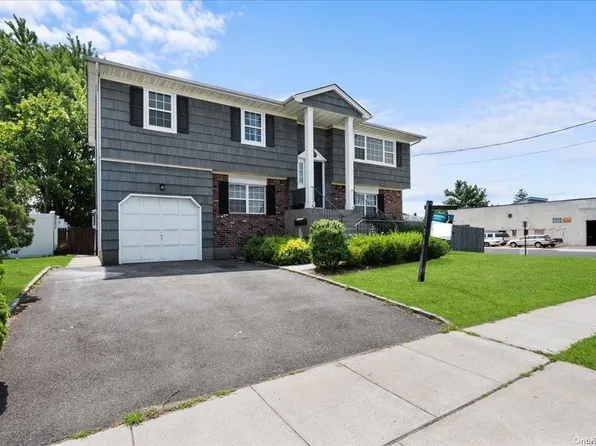 58 Motor Avenue, Farmingdale, NY 11735