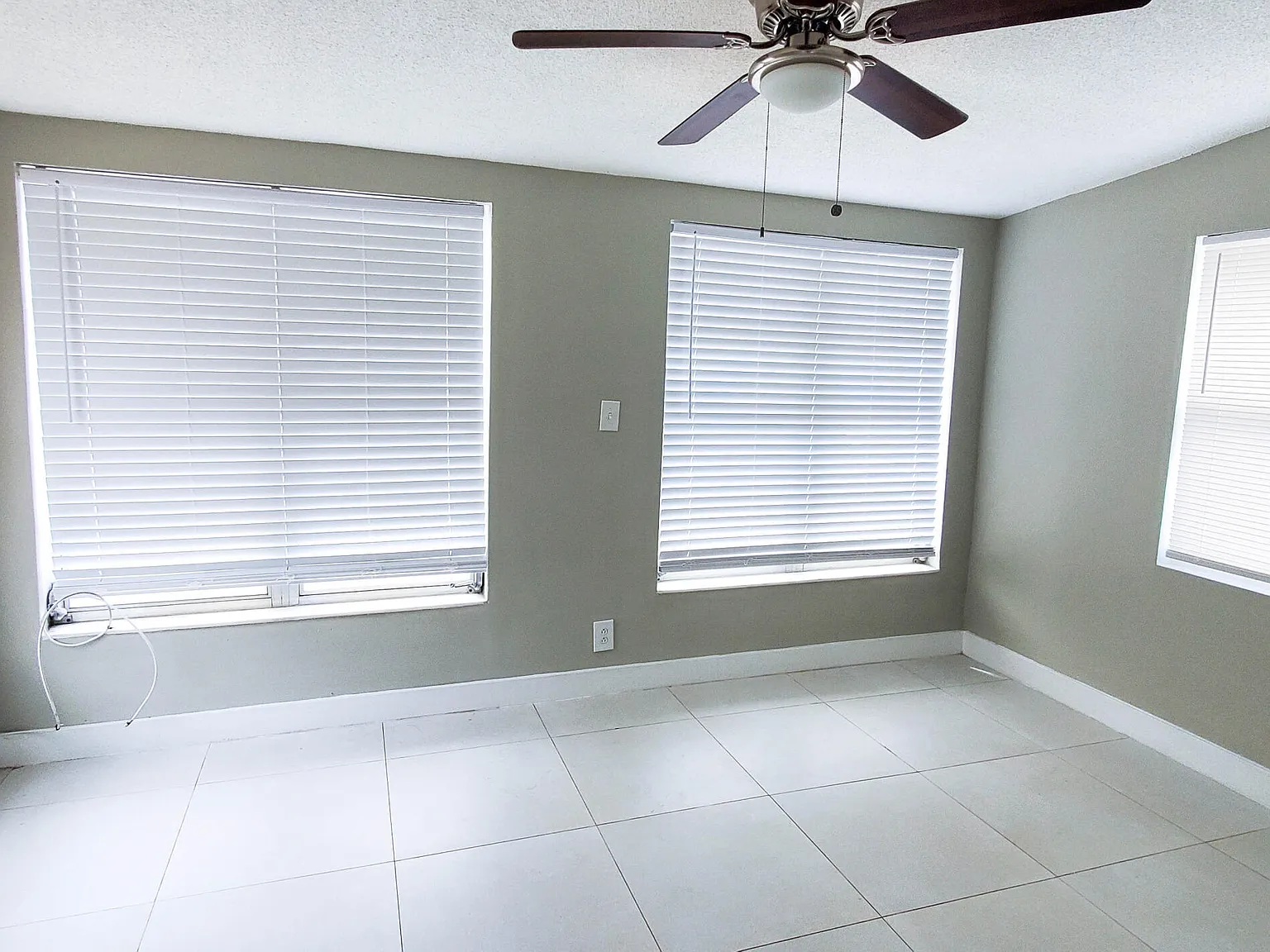 5 bed, 2.0 bath, 1168 sqft, $3,300 — Photo 2