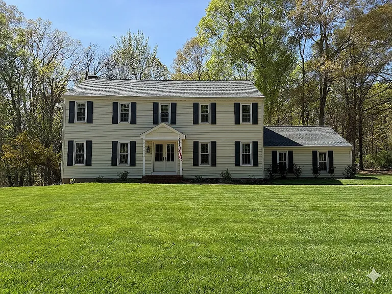 428 Ingleside Dr — Photo 2