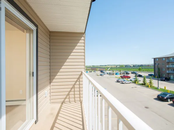 Tamarack Manor, 2315 Maple Rd NW, Edmonton, AB T6T 0S6