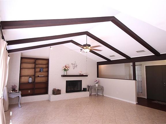 2nd image of 903 Oakridge Dr