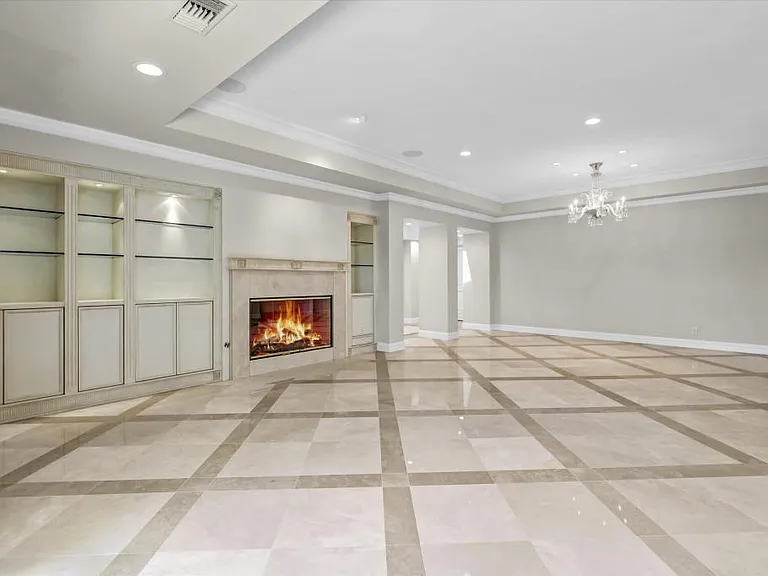 1070 Granville Dr — Photo 7
