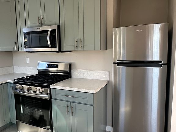 3rd image of 2283 W Dunlop St