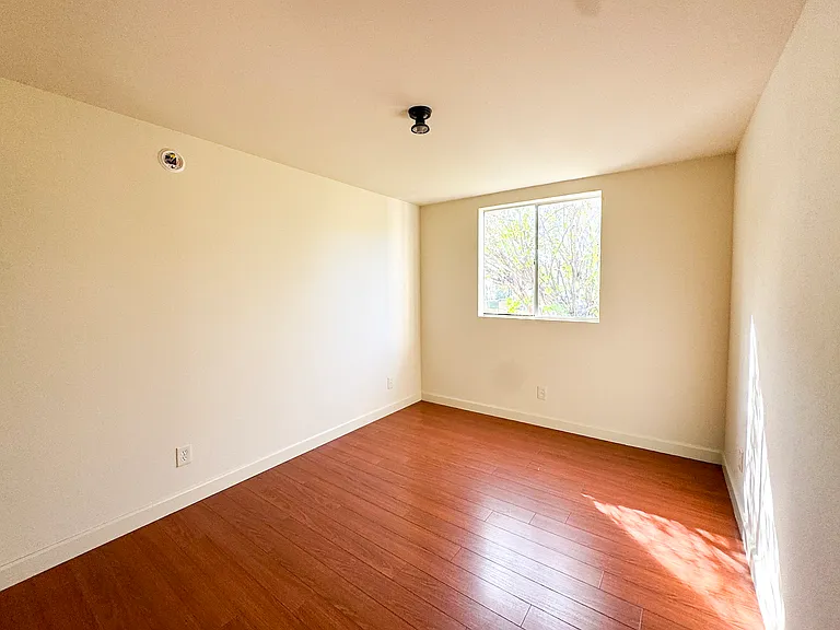 4627 Prospect Ave — Photo 12