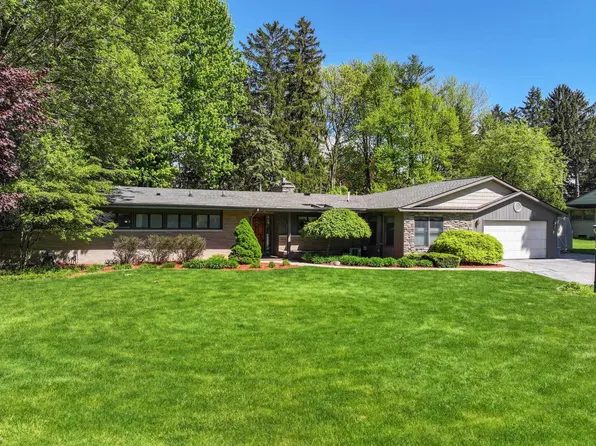 1510 Delta Dr, Saginaw, MI 48638