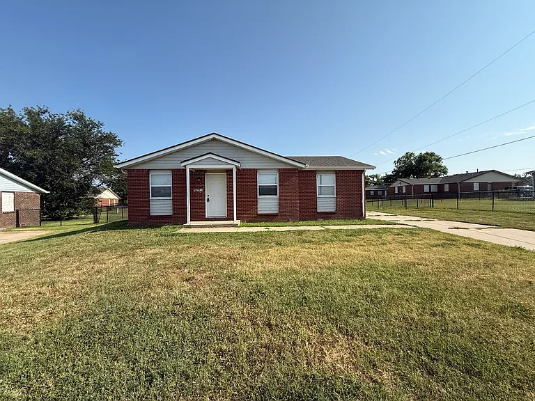 7035 W Newell St — Photo 1