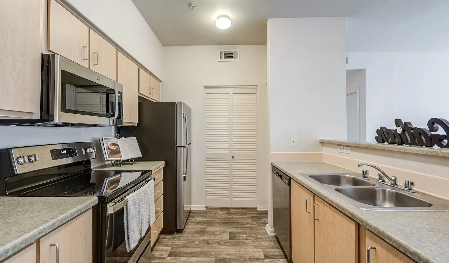 Sterling Pointe — Photo 4