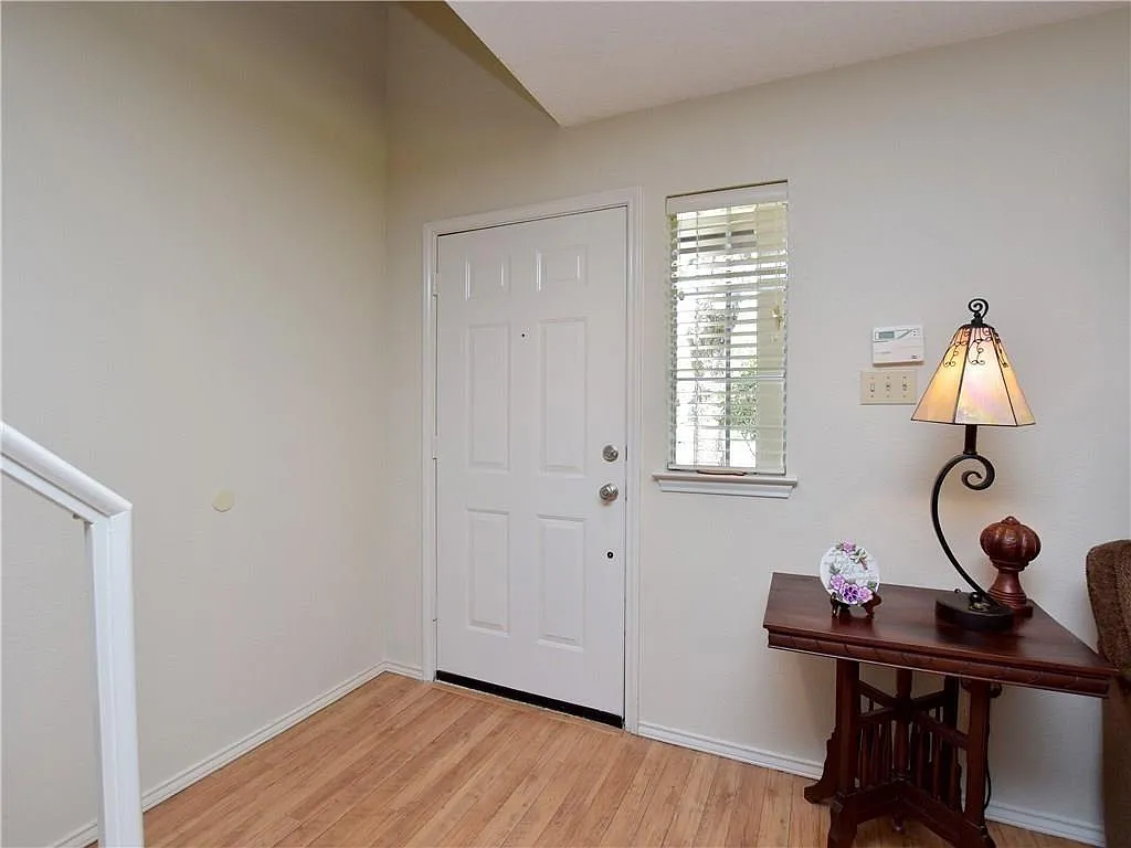 4 bed, 3.5 bath, 2640 sqft, $2,400 — Photo 3