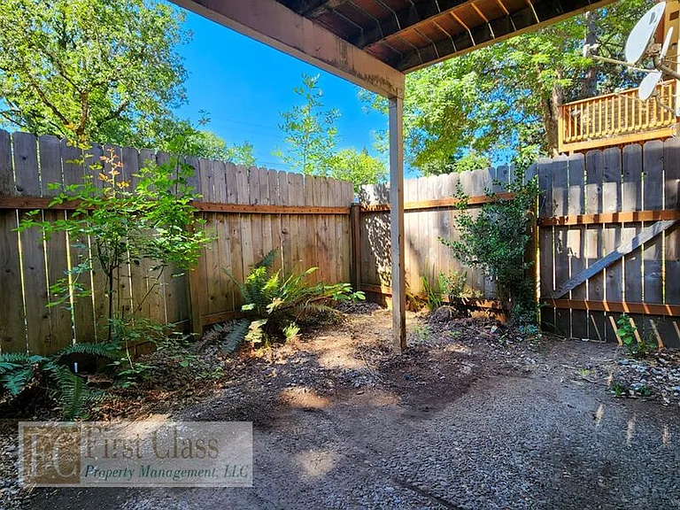 9555 SW Hall Blvd #7 — Photo 14