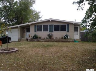 11 Neptune Ave, East Patchogue, NY 11772