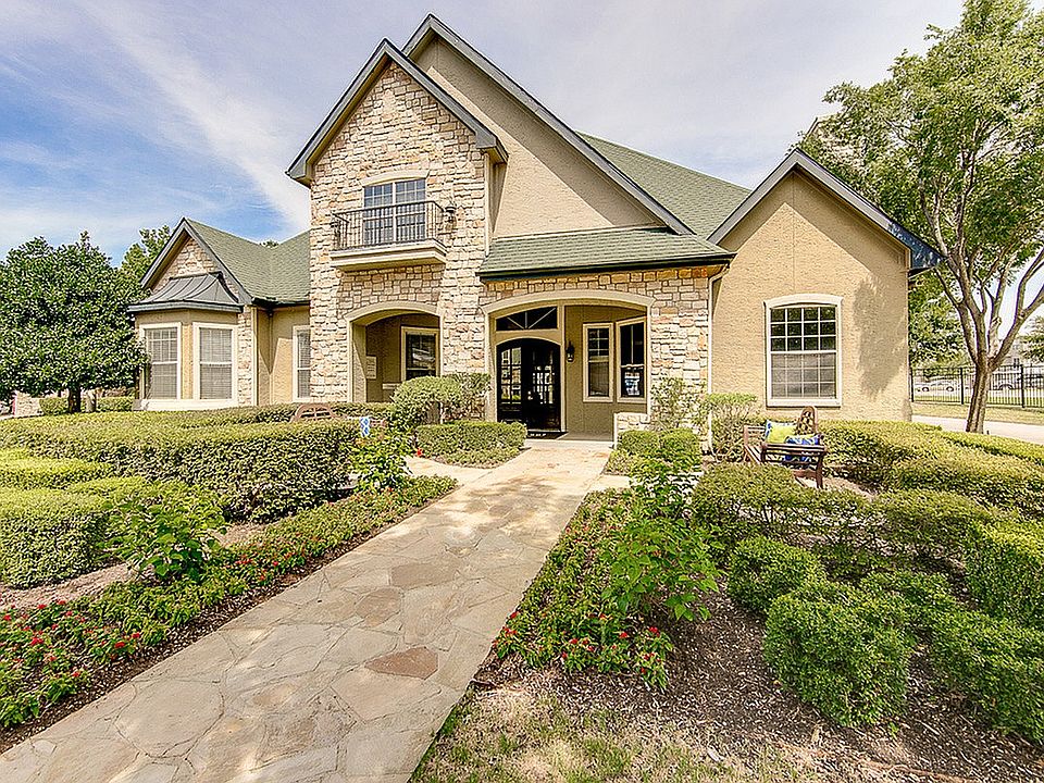 Leasing Office at Stonebriar of Frisco Apartments