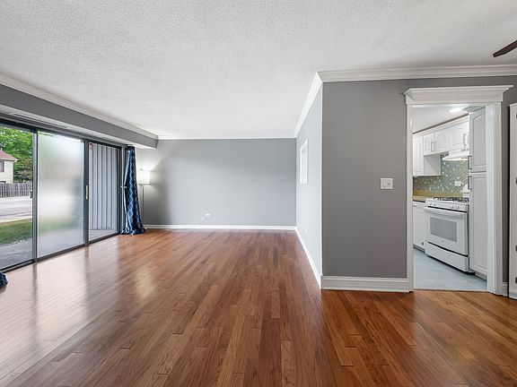 3rd image of 924 S Lake Ct APT 108