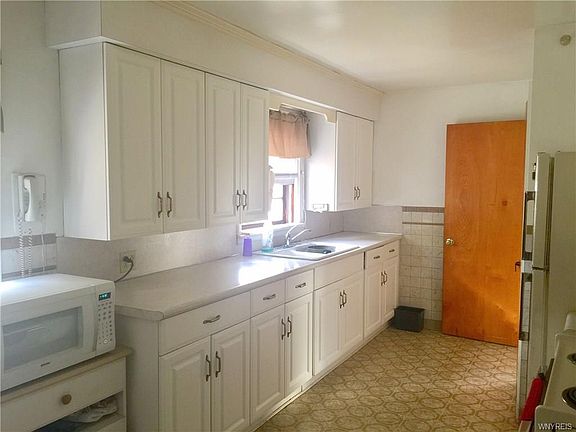 4th image of 2718 Welch Ave