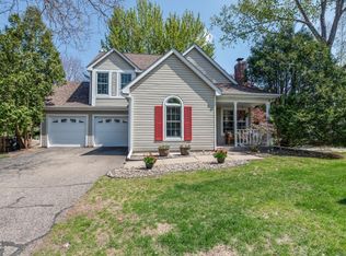 8807 Knollwood Dr, Eden Prairie, MN 55347