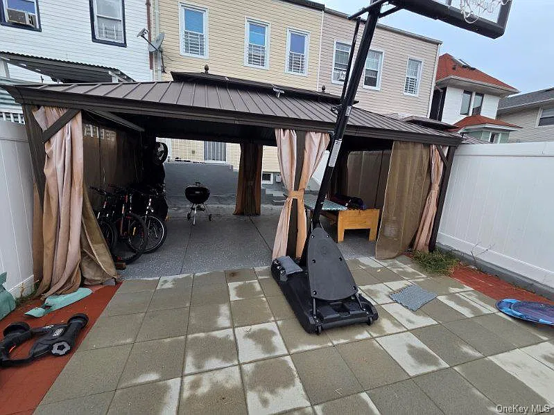 3 bed, 1.0 bath, 1680 sqft, $3,500 — Photo 1