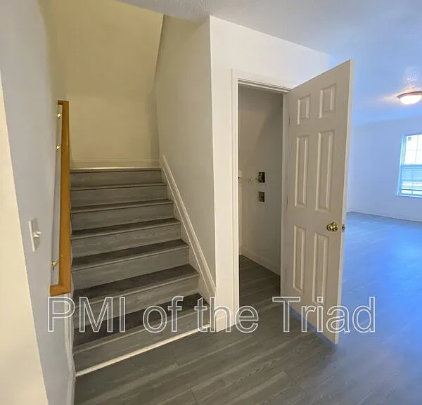 202 Kinnley Ct — Photo 12