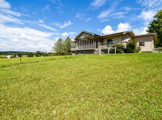 837 Country Ln, Walland, TN 37886