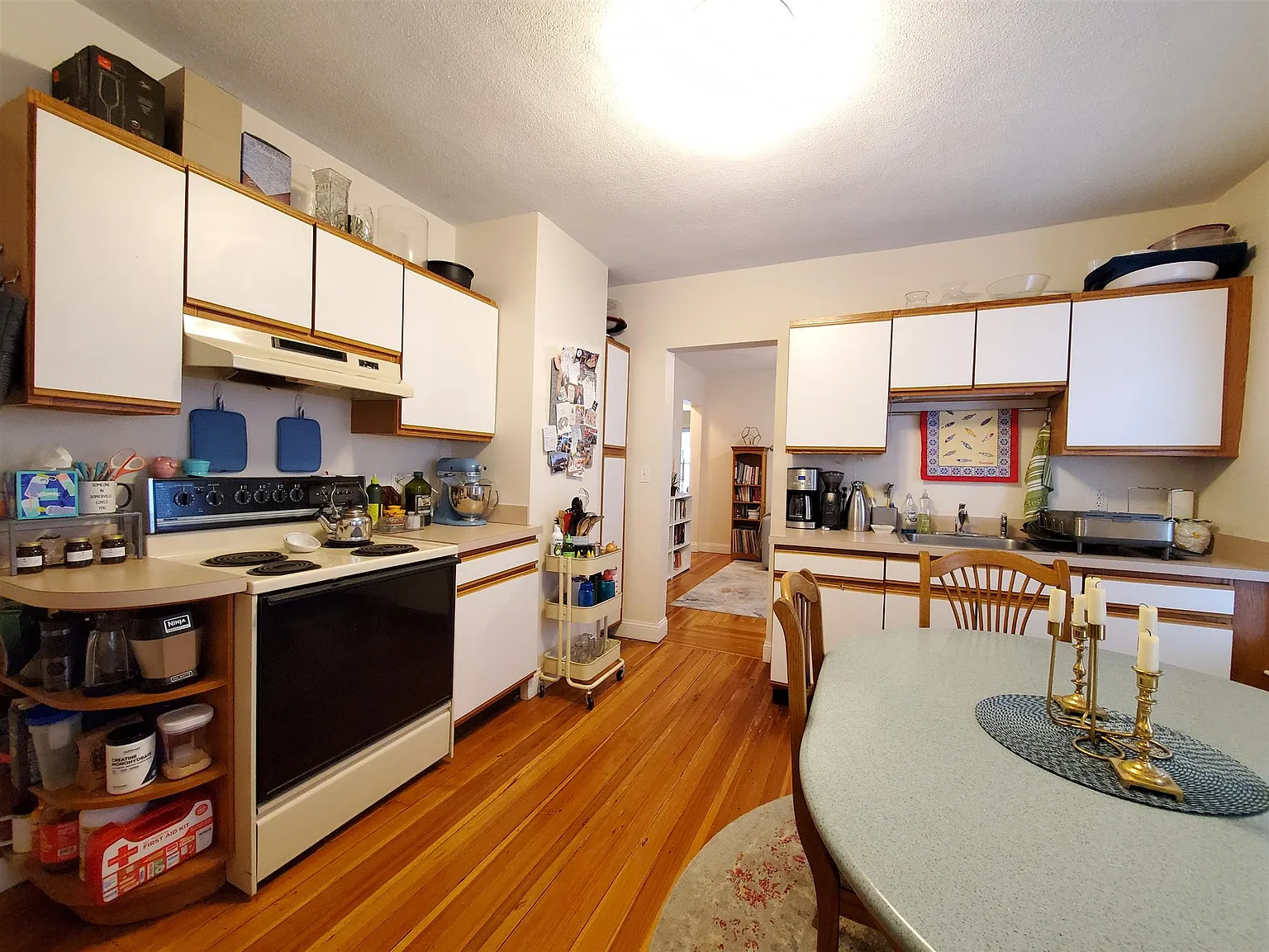 2 bed, 900 sqft, $3,600 — Photo 2