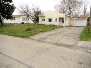 6228 Grovenburg Rd, Lansing, MI 48911