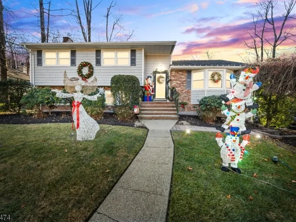 16 Squire Hill Rd, North Caldwell Boro, NJ 07006