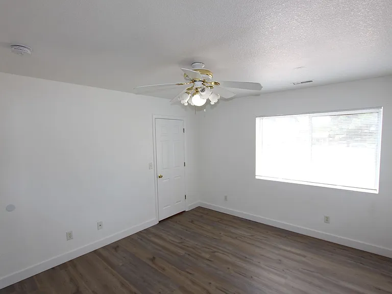 2115 N West St — Photo 16