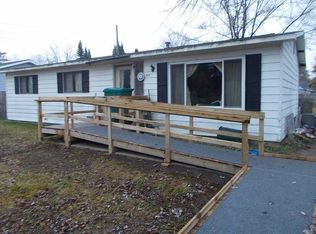 211 W 5th St, Clare, MI 48624