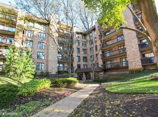 1831 Mission Hills Rd APT 305, Northbrook, IL 60062