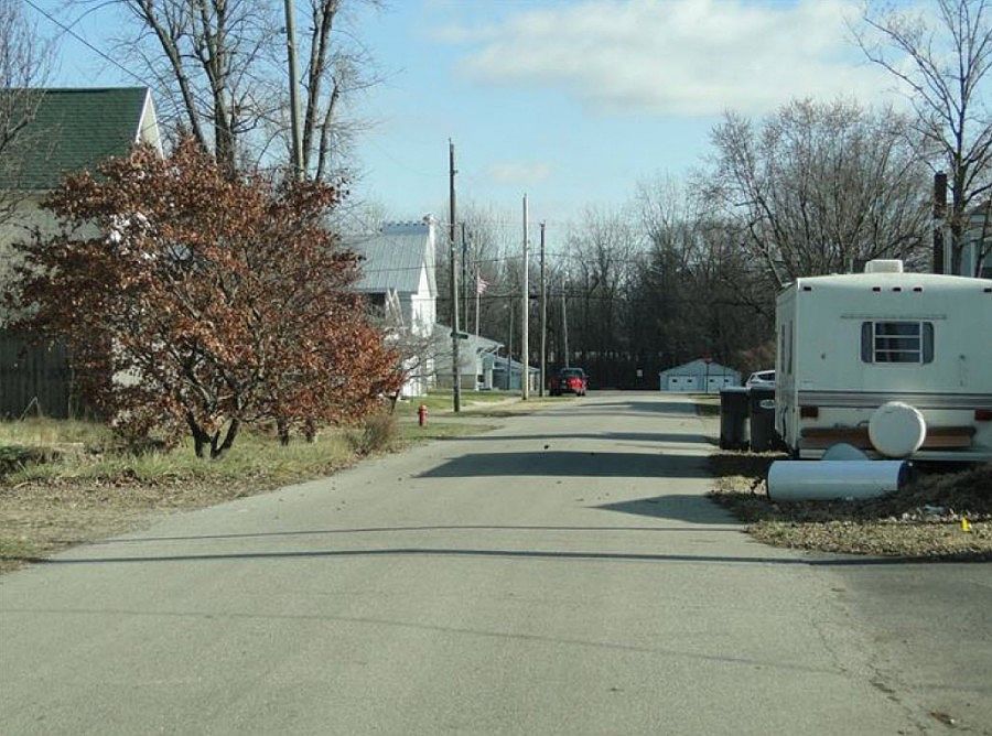 2nd image of 216 Cedar St