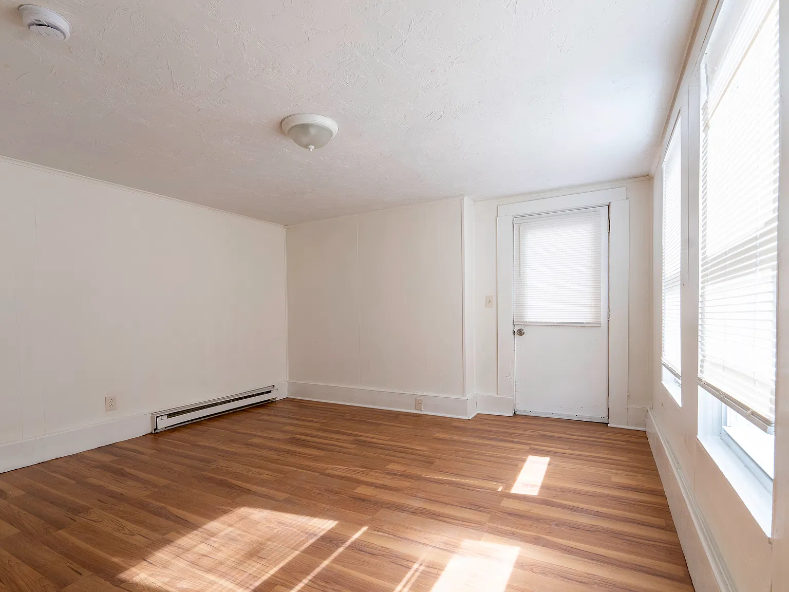 1 bed, 700 sqft, $1,500 — Photo 4