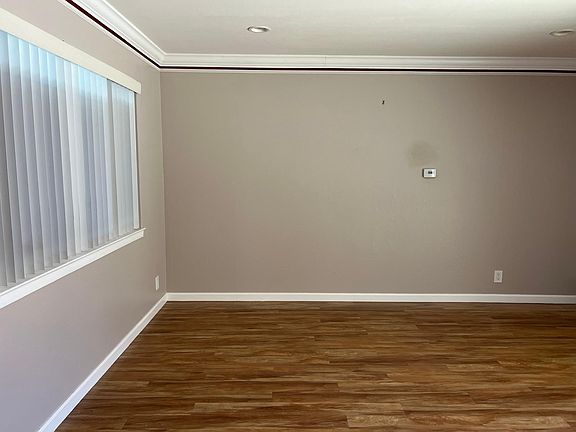 3rd image of 152 Warren Dr APT 2