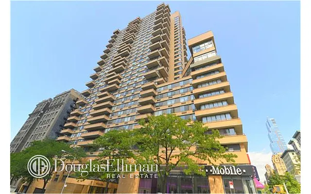 その他 STREET 2017.3 No.303 from1985to1996 The Seville, 300 East 77th Street, NYC - Condo Apartments