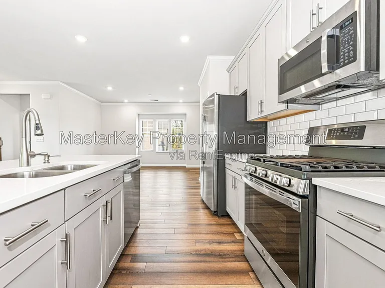 3001 Brellon Ln — Photo 4