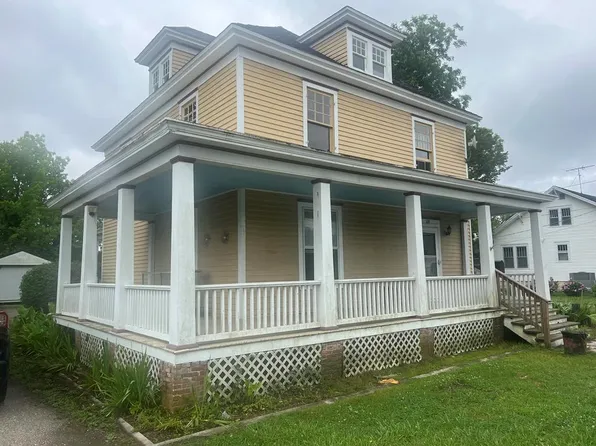 126 Market St, Onancock, VA 23417