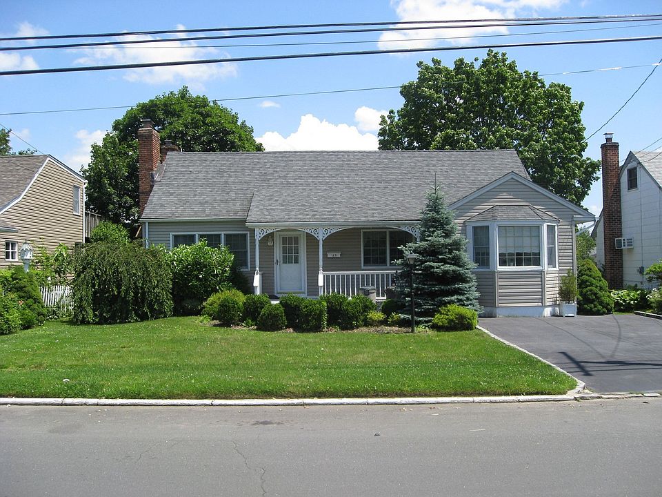 1st image of 115 Deer Lake Dr
