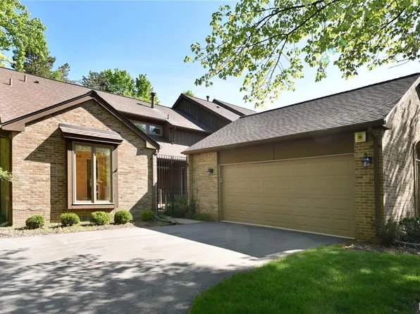 23830 Overlook Cir, Franklin, MI 48025