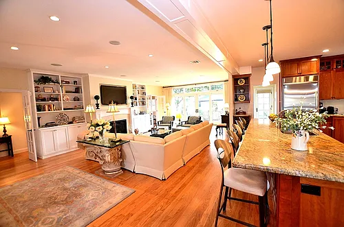 135 E Ave Photo 1