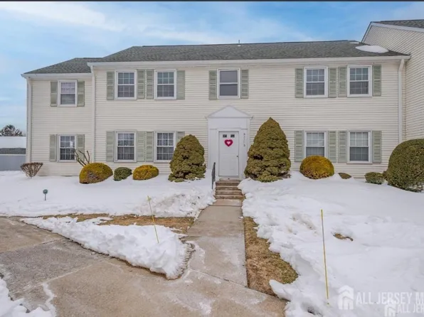 217 Mayflower Way #O, Monroe Township, NJ 08831