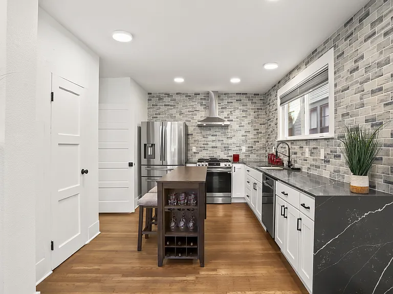 2305 SE Hawthorne Blvd #B — Photo 13