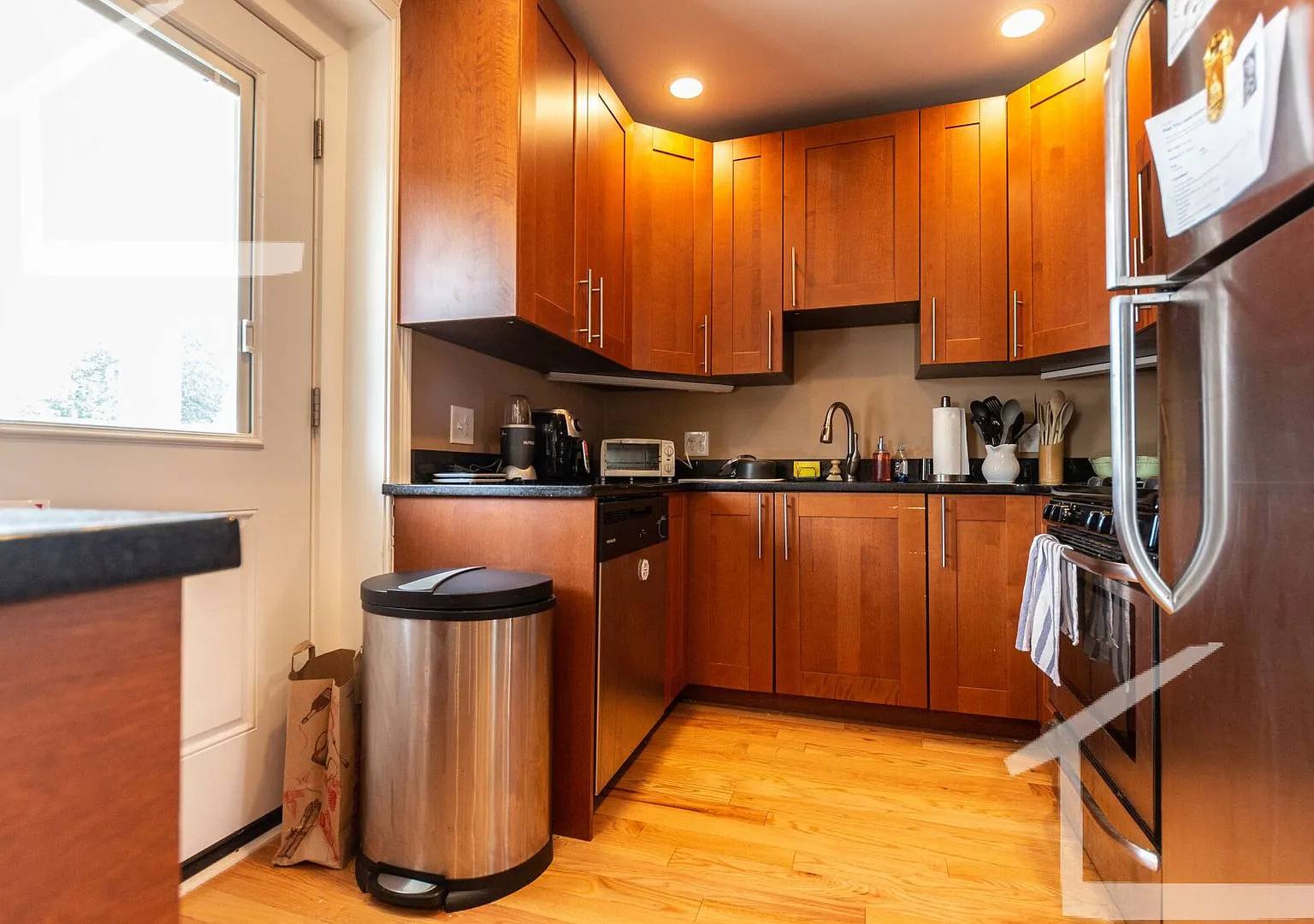 Amazing 4 bed 2 bath in Brookline. Recently Renovated. — Photo 4