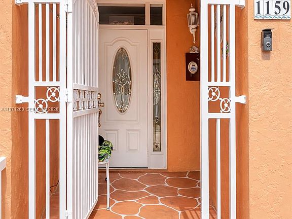 3rd image of 1159 W 40th St #16