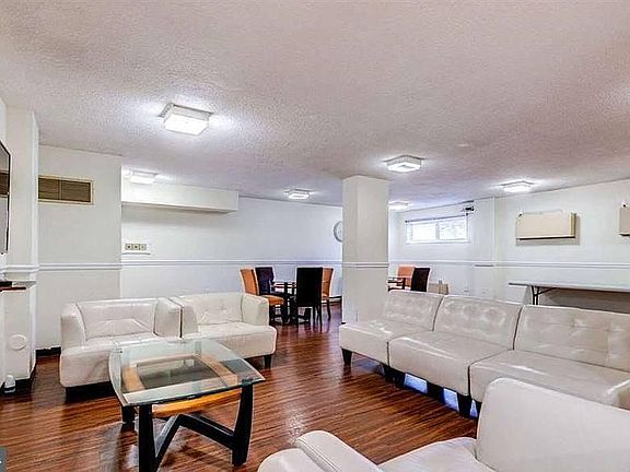 5th image of 2059 Huntington Ave APT 804
