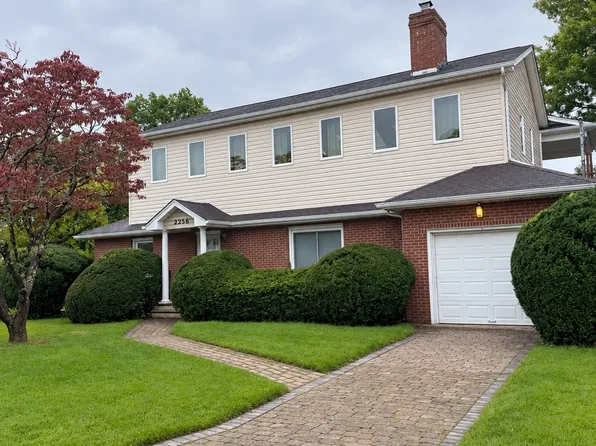 2256 Brookside Ave, Wantagh, NY 11793