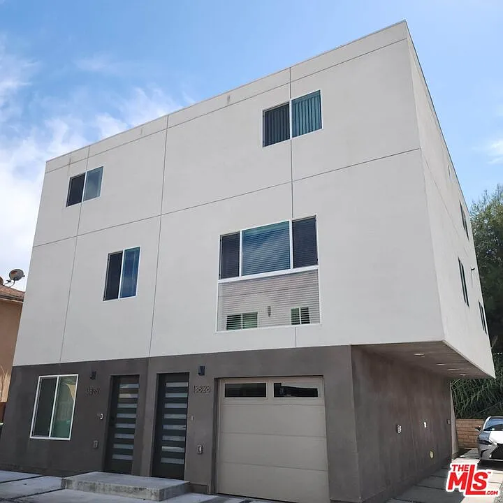 3 bed, 3.0 bath, 1500 sqft, $4,330 — Photo 1