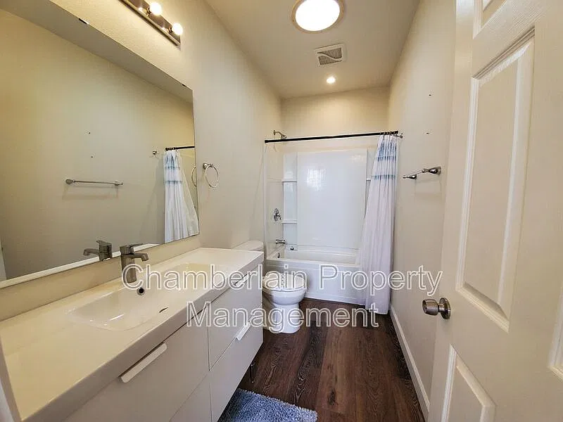 1 bed, 1.0 bath, 384 sqft, $1,775 — Photo 4
