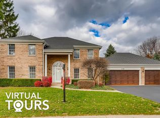 2136 Lake Arlington Dr, Arlington Heights, IL 60004