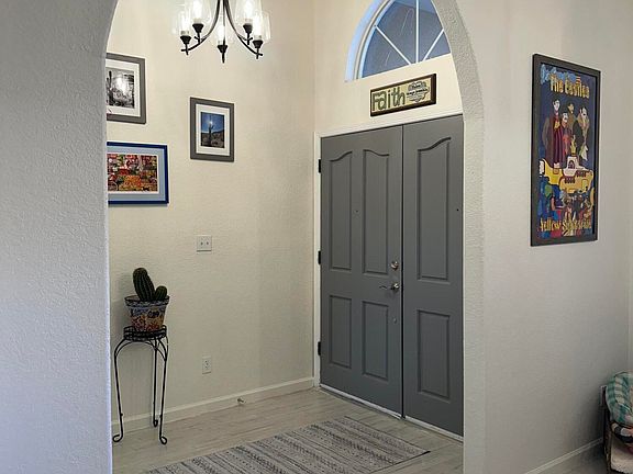 4th image of 909 Las Palmas Way