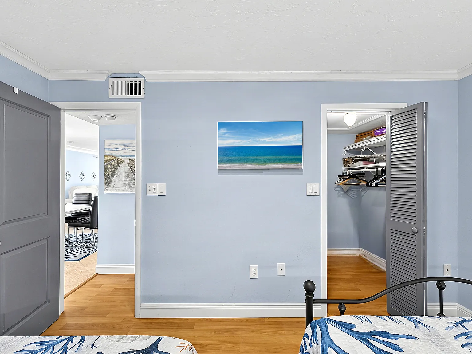 2 bed, 900 sqft, $5,223 — Photo 2