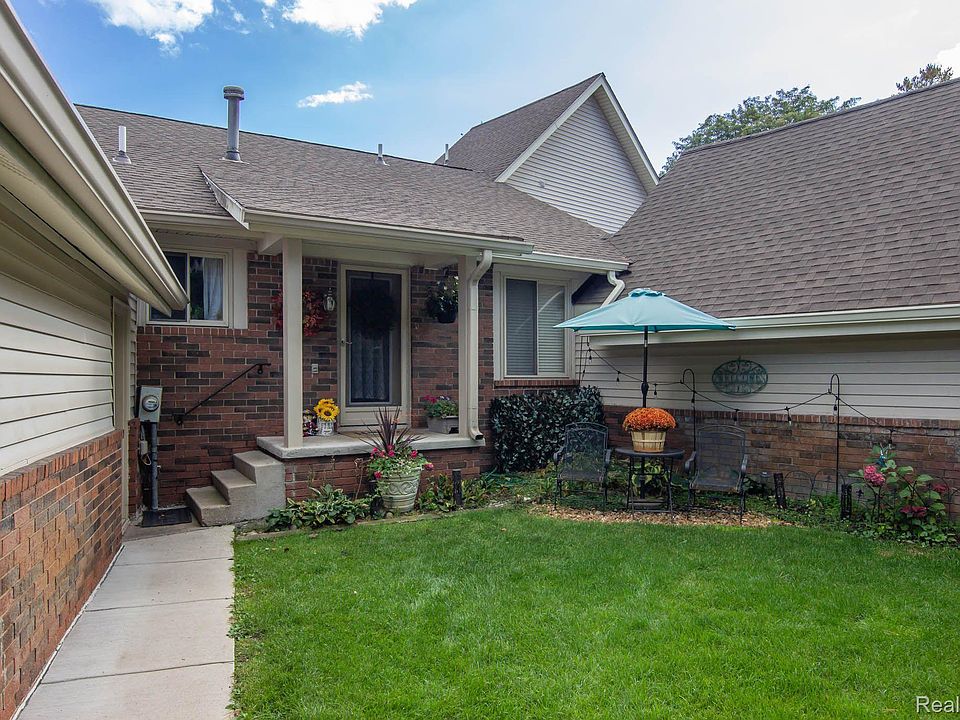 1st image of 9093 Bavarian Way