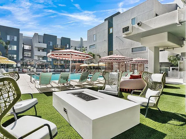 Oasis Anaheim — Photo 23