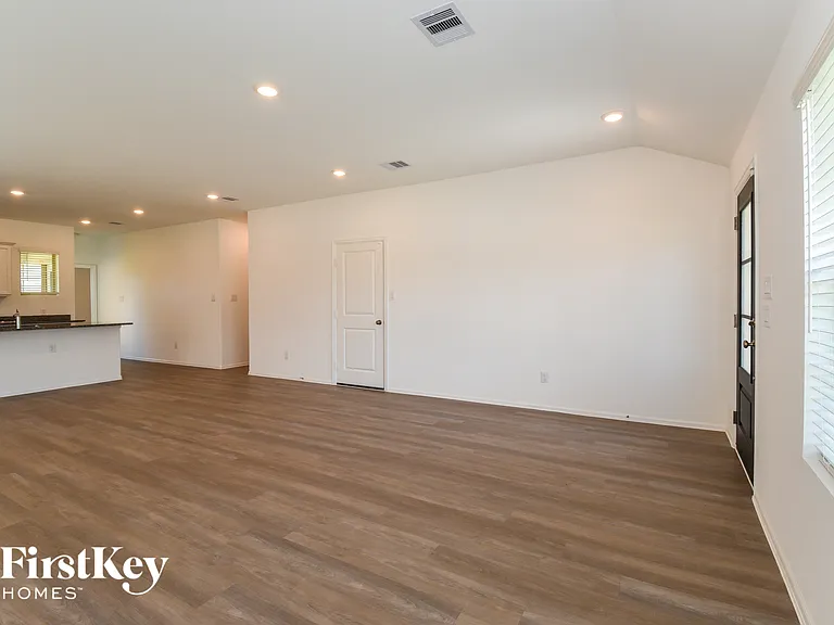 712 Willow Harbor Ln — Photo 4